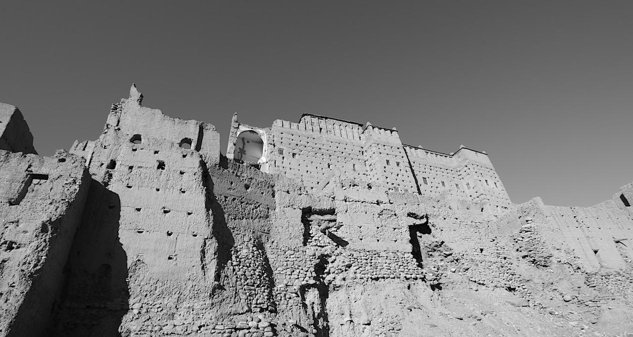 tamnougalt kasbah walls 