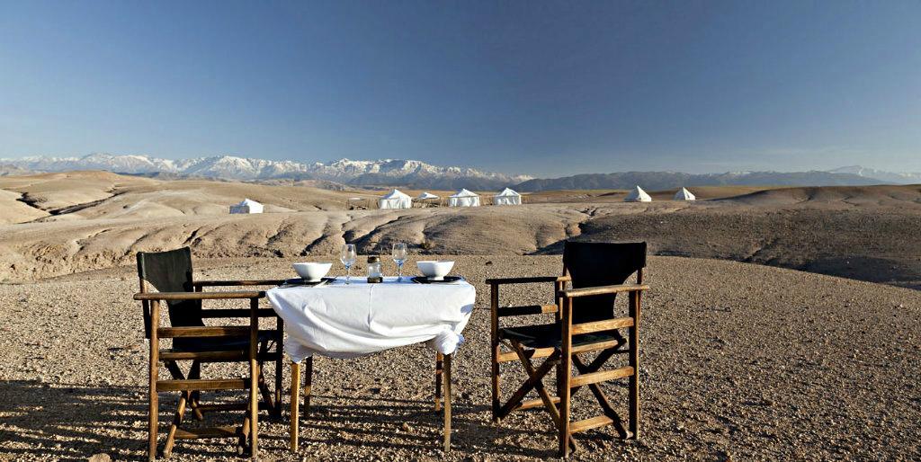 agafay desert and set table