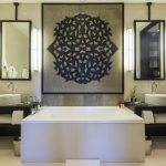 Suite bathroom
