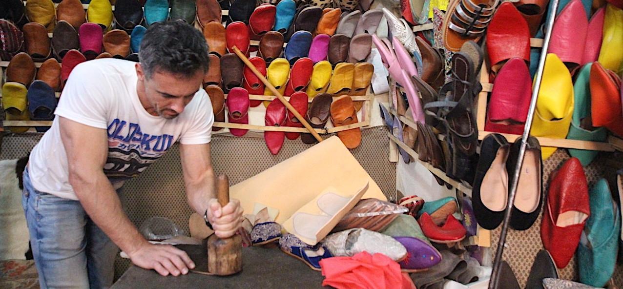 Spekulerer Messing slå How to make a pair of Moroccan babouche in Marrakech