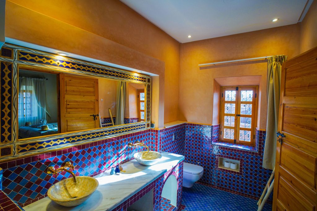 Kasbah & Dar Hnini - Eden on the way to Erg Chigaga 7 Kasbah Hnini bathroom