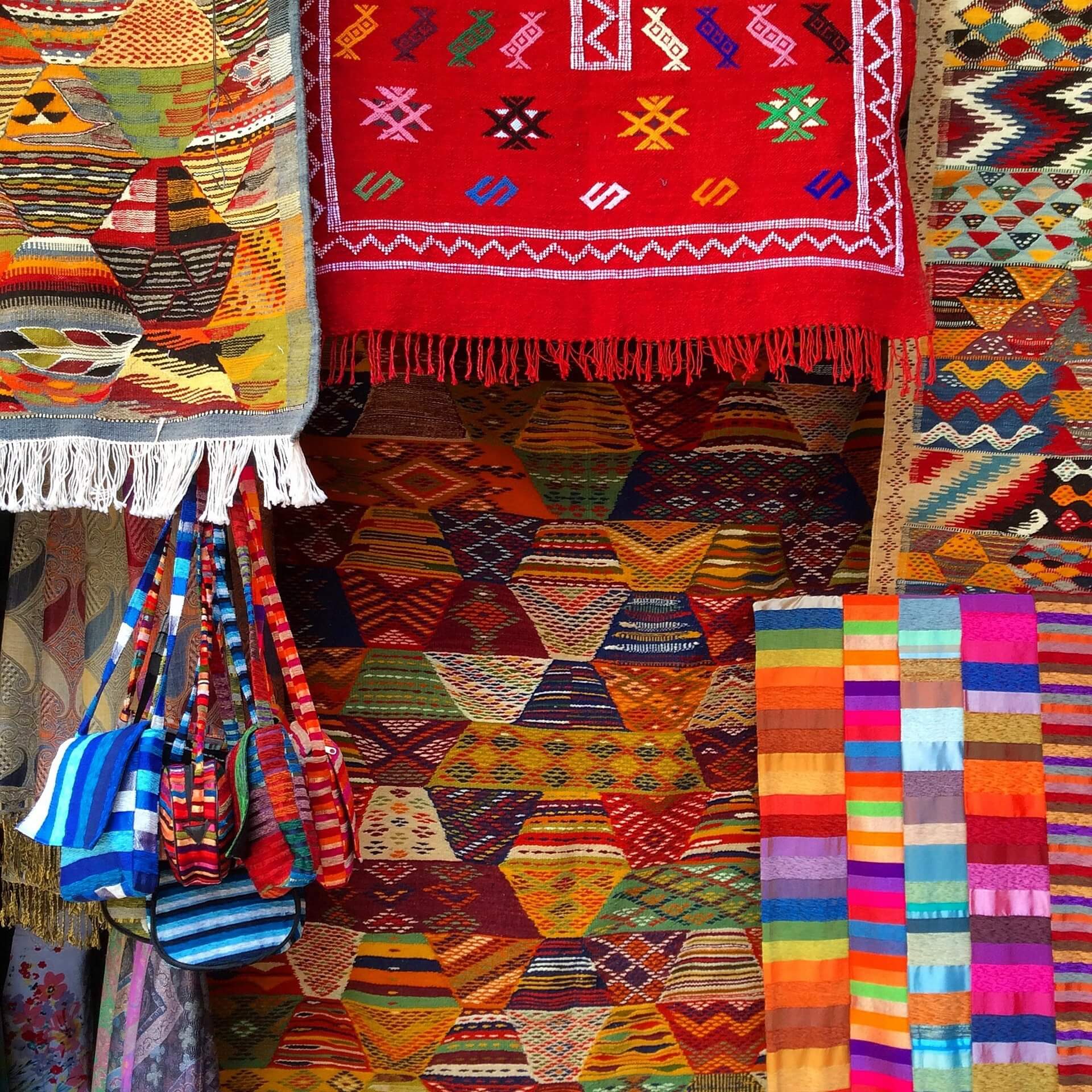 Best Time to Visit Morocco: A Seasonal Guide for the Discerning Traveler 8 Vibrant Moroccan carpet and textile market displaying traditional kilim rugs and handwoven fabrics, a must-see during any Morocco trip